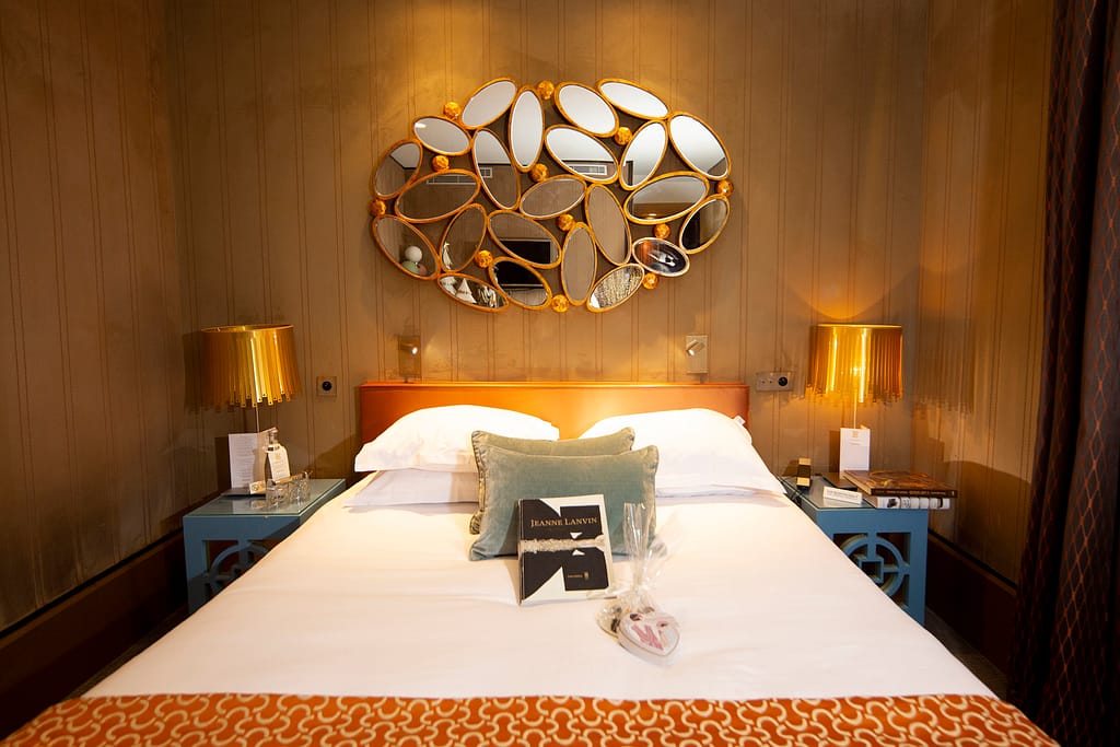 Photographie d'une chambre de l'hôtel Baume à Paris.