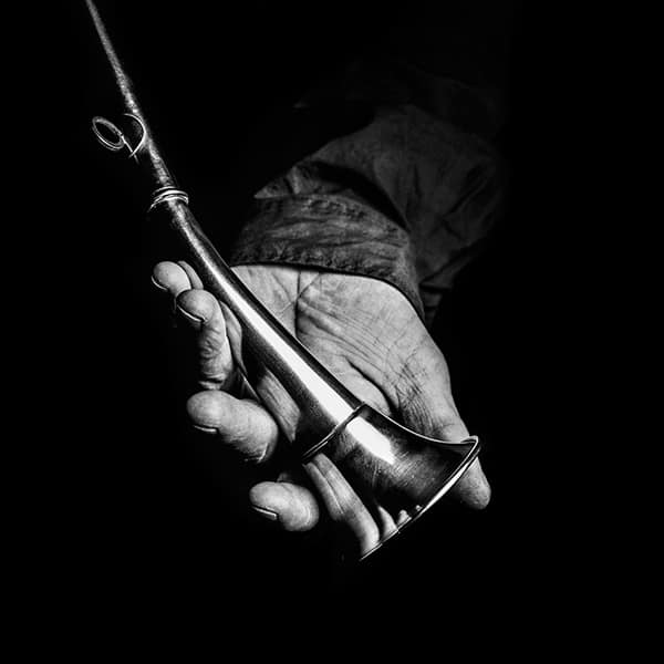 Les mains d'artisans de Mayaro.