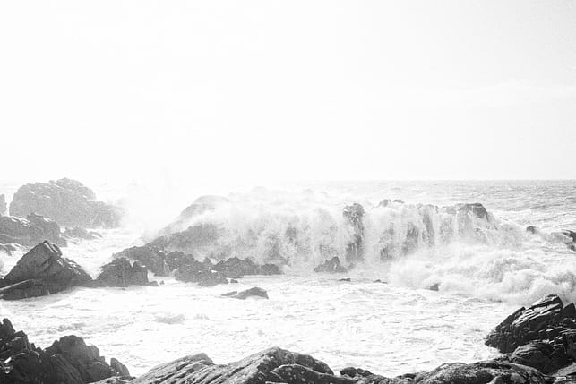 Photographie de la tempête Nils en mars 2026 sur la côte sauvage à Batz sur Mer.