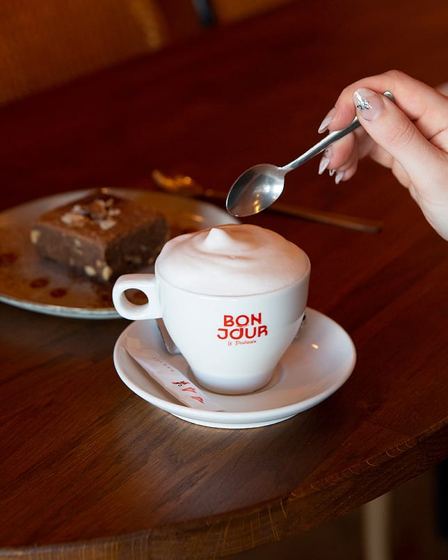 Brasserie BONJOUR au Pouliguen. Le plaisir de photographier des lieux du quotidien.